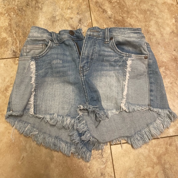 Eunina distressed shorts - Picture 1 of 4